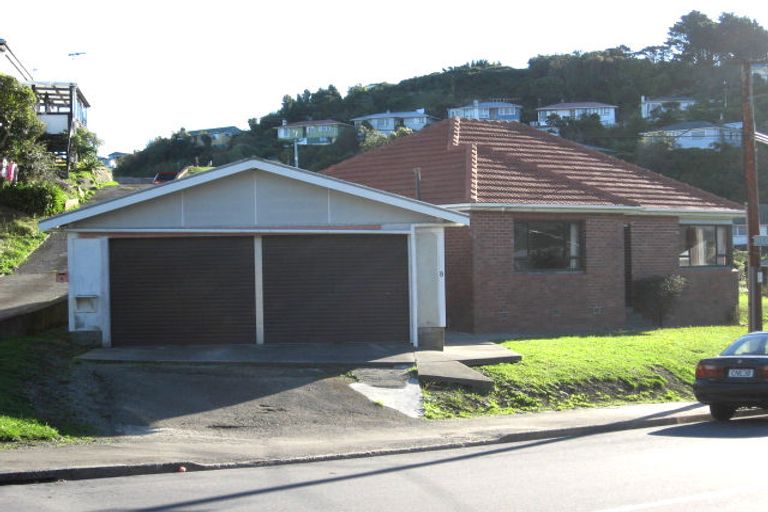 Photo of property in 8 Black Rock Road, Newlands, Wellington, 6037