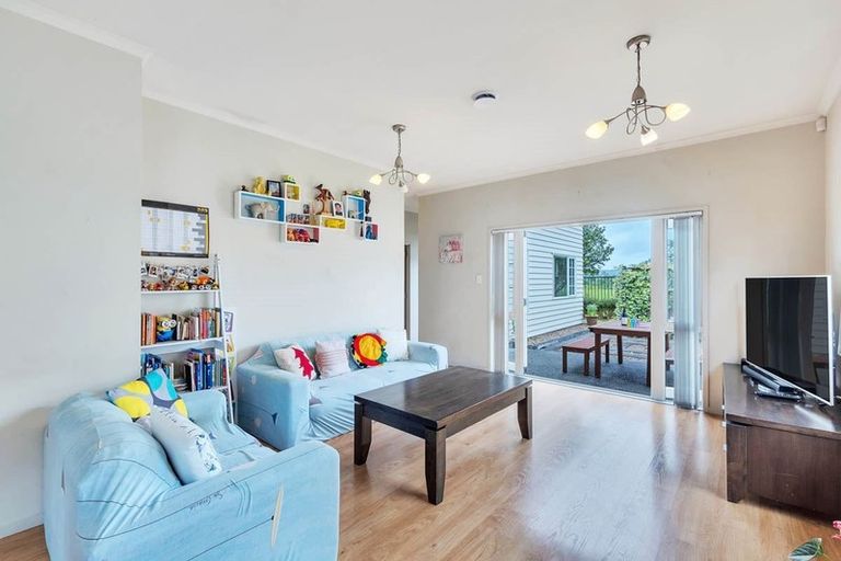 Photo of property in 10 Mulvaney Crescent, Henderson, Auckland, 0612