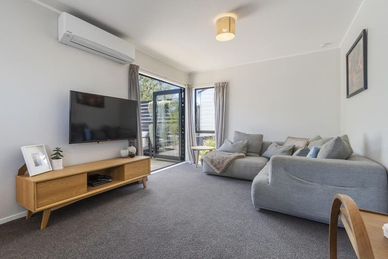 Photo of property in 1/6 Mona Vale, West Harbour, Auckland, 0618