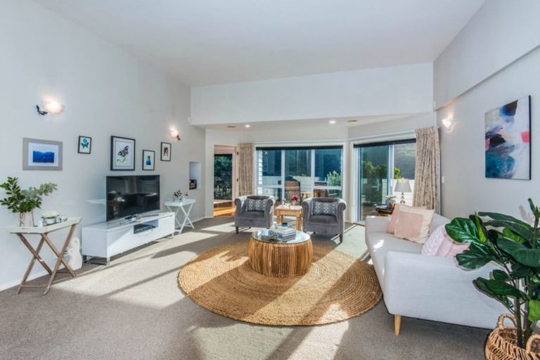 Photo of property in 10 Furlong Crescent, Churton Park, Wellington, 6037