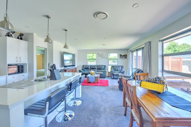 Photo of property in 18 Hunter Street, Edendale, 9825