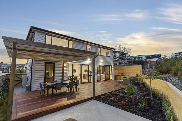 Photo of property in 7 Kina Place, Long Bay, Auckland, 0630