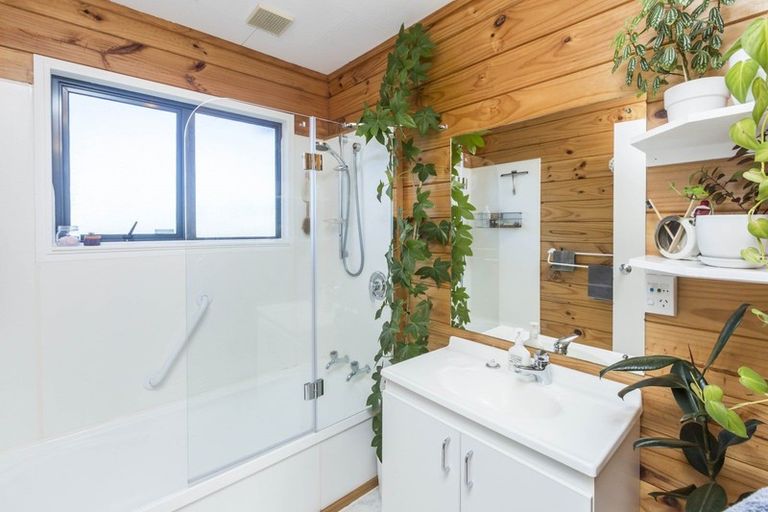 Photo of property in 3 Hazel Street, Ebdentown, Upper Hutt, 5018