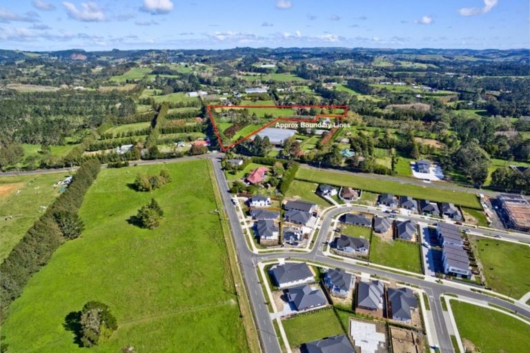 Photo of property in 116 Station Road, Kumeu, 0891