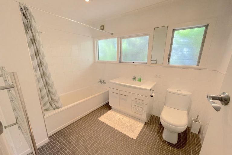 Photo of property in 2/17 Spencer Terrace, Hauraki, Auckland, 0622