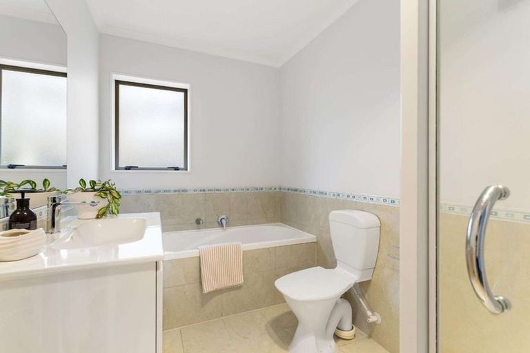 Photo of property in 14 Exotic Place, Massey, Auckland, 0614