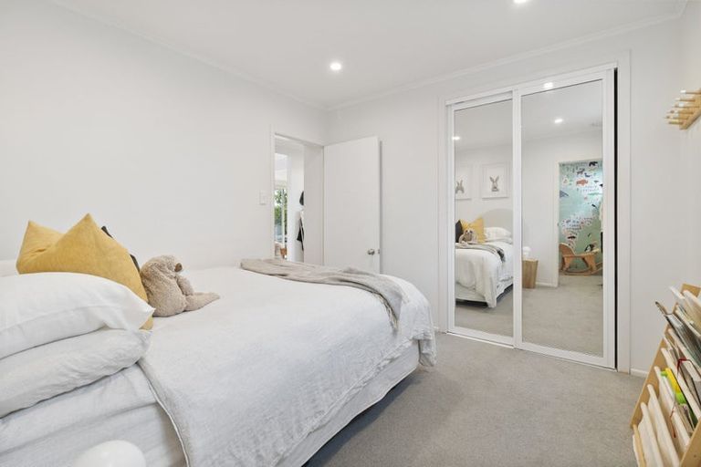 Photo of property in 24 Walmer Road, Point Chevalier, Auckland, 1022