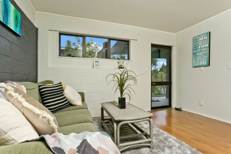 Photo of property in 1/86 Braemar Road, Castor Bay, Auckland, 0620