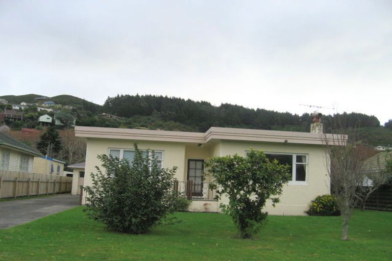 Photo of property in 11 Rossiter Street, Tawa, Wellington, 5028