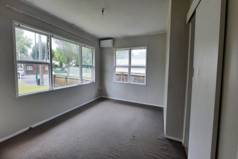 Photo of property in 1/468 Swanson Road, Ranui, Auckland, 0612