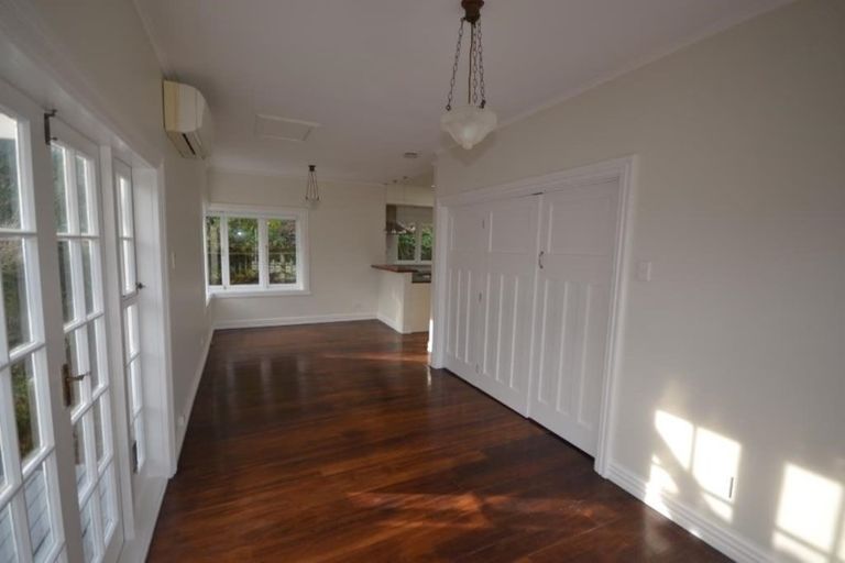 Photo of property in 43 Trelissick Crescent, Ngaio, Wellington, 6035