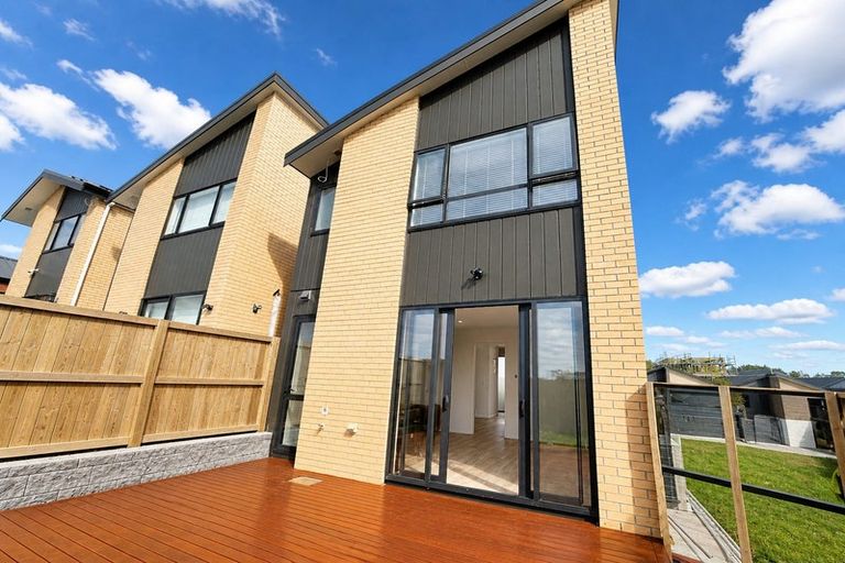 Photo of property in 32 Puwha Street, Massey, Auckland, 0614