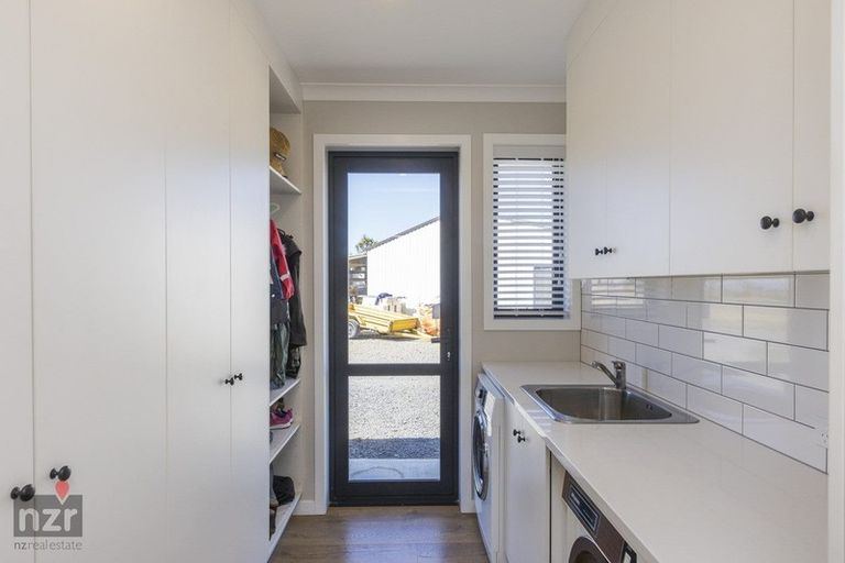 Photo of property in 601 Cemetery Road, Sanson, Palmerston North, 4479