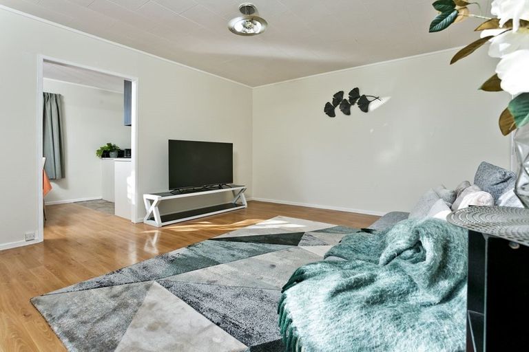 Photo of property in 2/1 Cantina Avenue, Bayview, Auckland, 0629