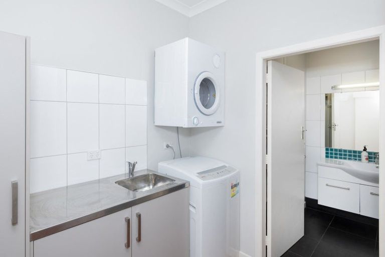 Photo of property in 28 Moana Road, Okitu, Gisborne, 4010