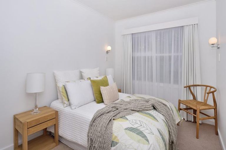 Photo of property in 2/10 Birkley Road, Bayswater, Auckland, 0622