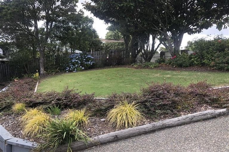 Photo of property in 16 Emlyn Place, Torbay, Auckland, 0630