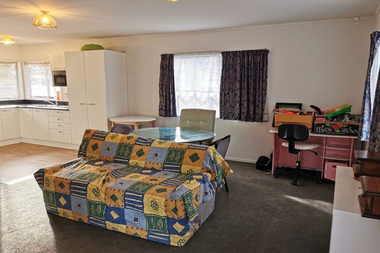 Photo of property in 73 Chichester Drive, Rosehill, Papakura, 2113