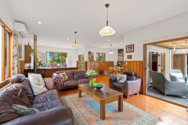 Photo of property in 37 Govan Wilson Road, Whangaripo, Warkworth, 0985