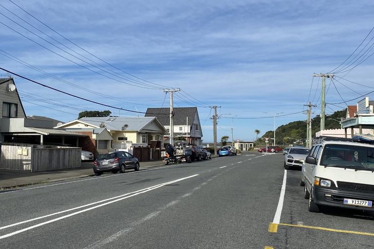 Photo of property in 191 Queens Drive, Lyall Bay, Wellington, 6022
