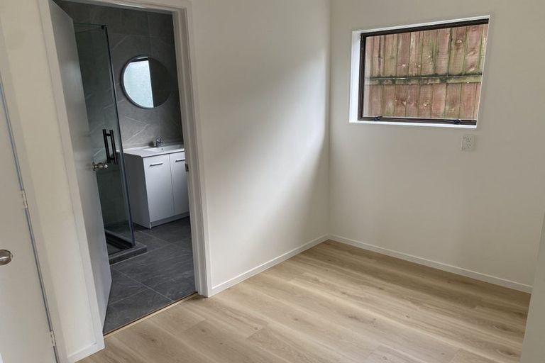 Photo of property in 33a Sunderlands Road, Half Moon Bay, Auckland, 2012