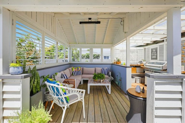 Photo of property in 6 Vela Place, Clarks Beach, 2122