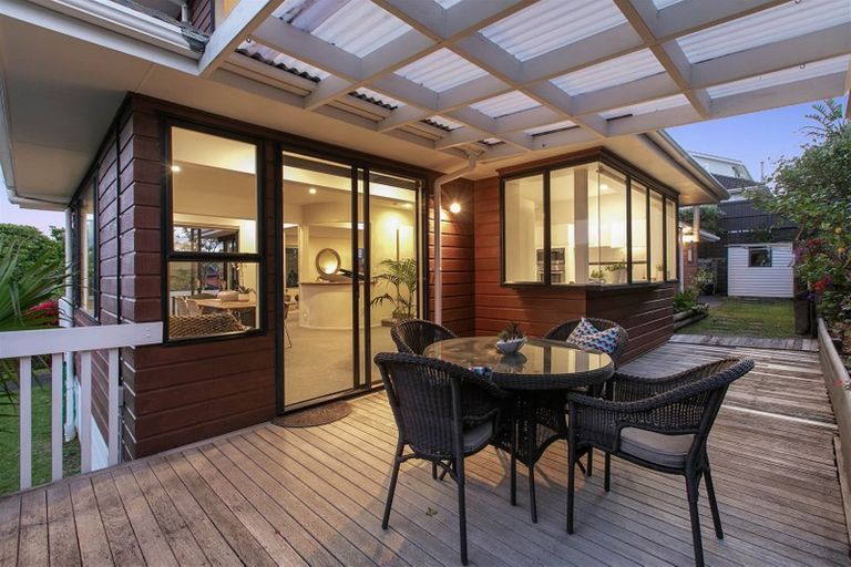 Photo of property in 2/77 East Coast Road, Castor Bay, Auckland, 0620