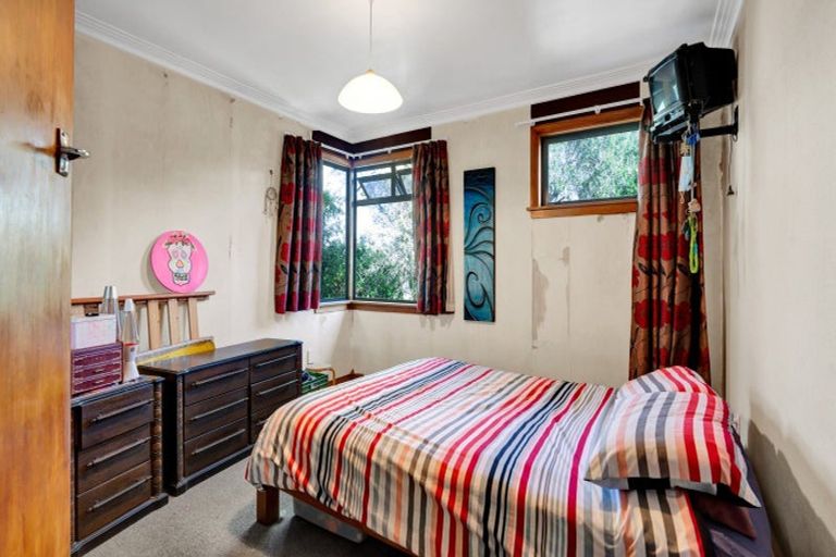 Photo of property in 2 Awanui Street, Merrilands, New Plymouth, 4312