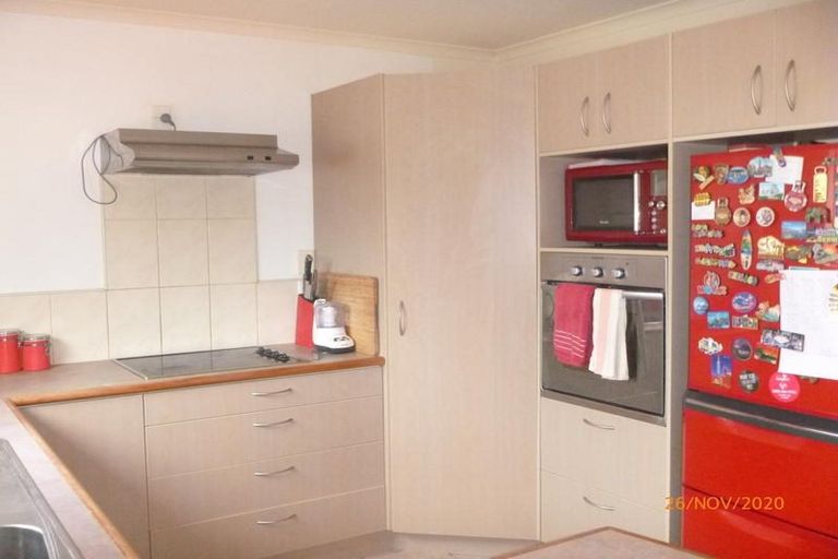 Photo of property in 4 Parkcrest Drive, Henderson, Auckland, 0612