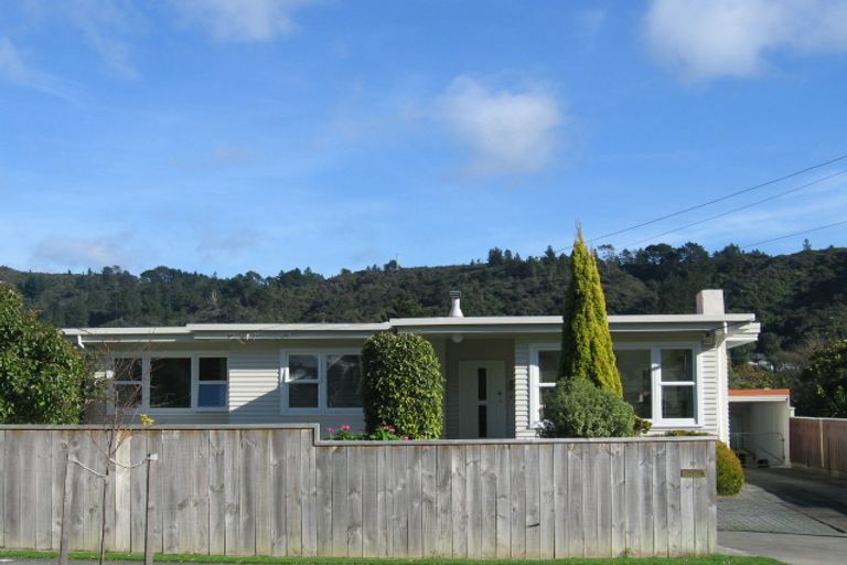 Photo of property in 32 Montgomery Street, Stokes Valley, Lower Hutt, 5019