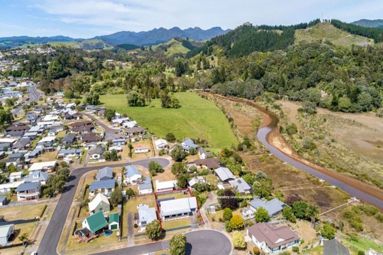 Photo of property in 102 Whitby Place, Whangamata, 3620