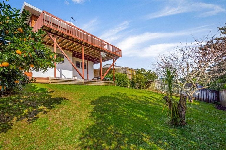 Photo of property in 9 Bayside Drive, Browns Bay, Auckland, 0630