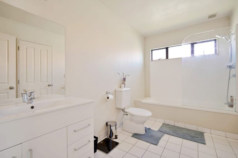 Photo of property in 29 Neta Grove, Henderson, Auckland, 0612