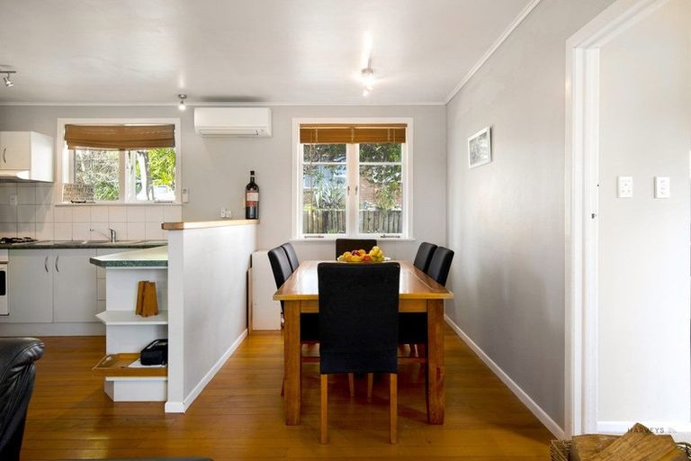 Photo of property in 180 Glengarry Road, Glen Eden, Auckland, 0602