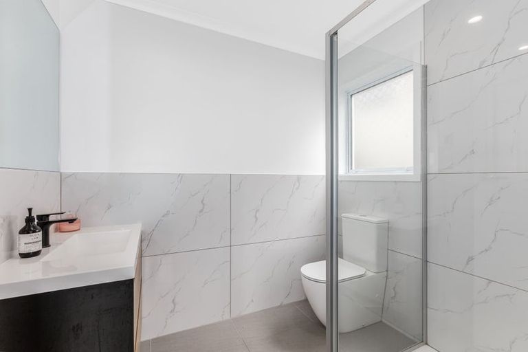 Photo of property in 118 Kahu Road, Paremata, Porirua, 5024