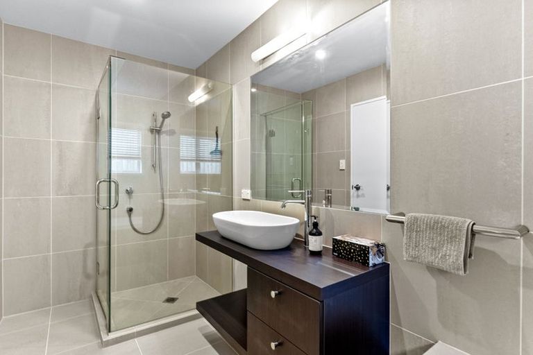 Photo of property in 1/14 Bournemouth Terrace, Murrays Bay, Auckland, 0630