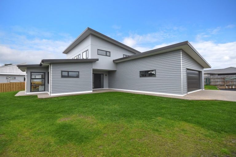 Photo of property in 9 Okahau Terrace, Warrington, 9471