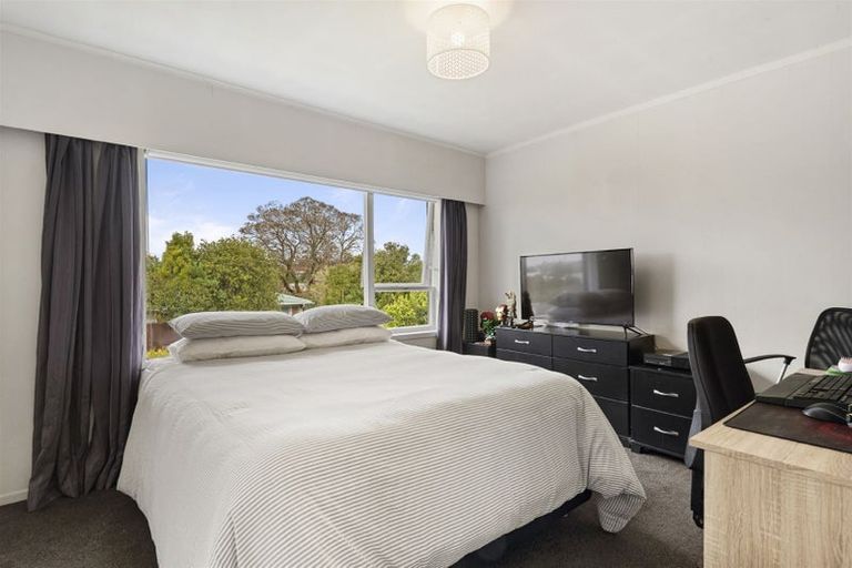 Photo of property in 2/58 Girrahween Drive, Totara Vale, Auckland, 0629
