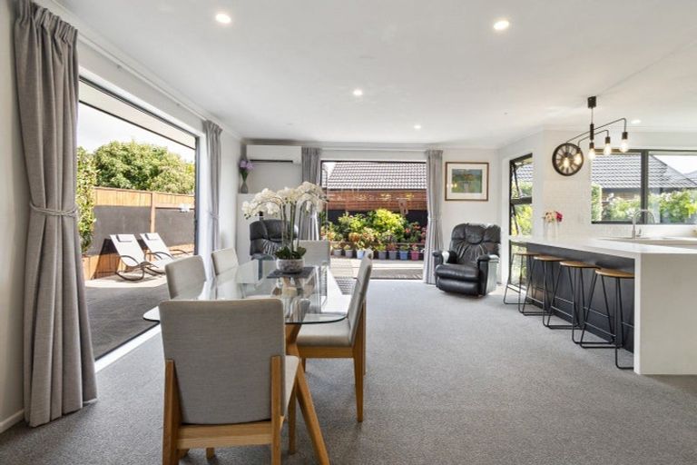 Photo of property in 11 Geneva Terrace, Kelvin Grove, Palmerston North, 4414