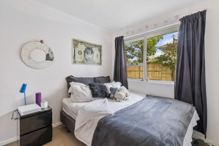 Photo of property in 56 Judkins Crescent, Cockle Bay, Auckland, 2014