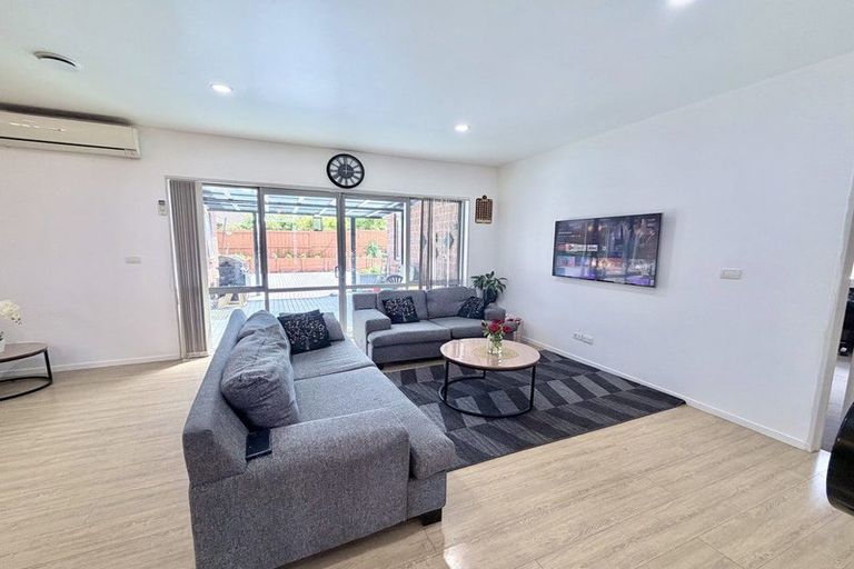 Photo of property in 547 Great South Road, Rosehill, Papakura, 2113