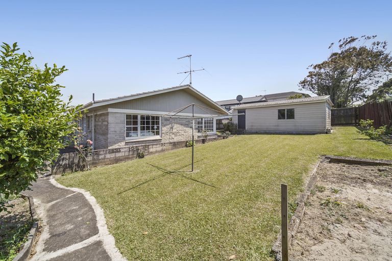 Photo of property in 2/52 Galsworthy Place, Bucklands Beach, Auckland, 2014