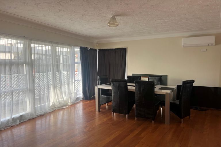 Photo of property in 71a Great South Road, Manurewa, Auckland, 2102