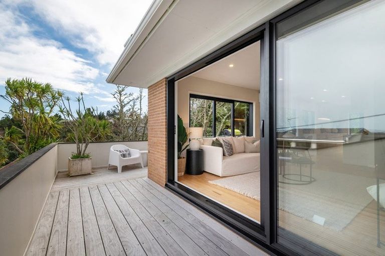 Photo of property in 5 Island Bay Road, Beach Haven, Auckland, 0626