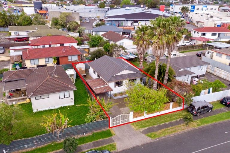Photo of property in 1/194 Te Irirangi Drive, Flat Bush, Auckland, 2023