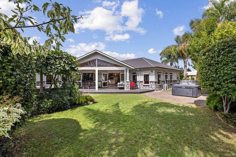 Photo of property in 2 Merlot Place, Rototuna, Hamilton, 3210