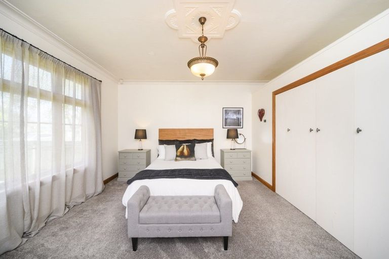 Photo of property in 32 Rangitira Avenue, Palmerston North, 4414