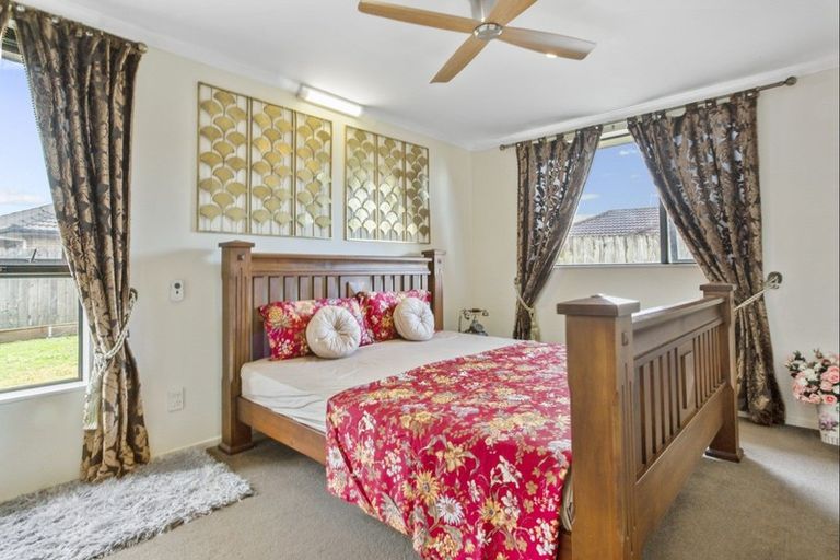 Photo of property in 16 Morewa Place, Takanini, 2112