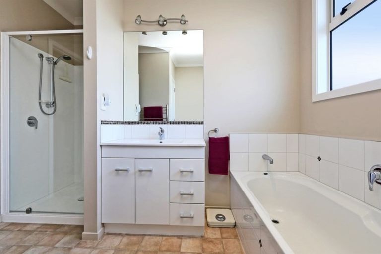 Photo of property in 10 Waimea Way, Poraiti, Napier, 4112