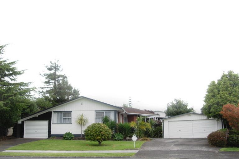 Photo of property in 16 Ellison Place, Pakuranga Heights, Auckland, 2010